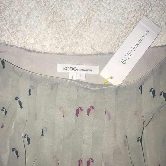 BCBG generation parrot print pleat chiffon skirt. - Picture 7 of 8